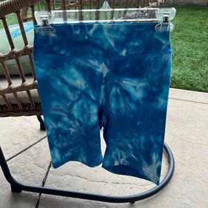 Tier Activewear Vital Biker Shorts Size M -Blue Tie dye